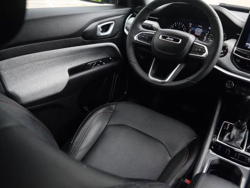 Used 2023 Jeep Compass Latitude AWD/4WD image 2