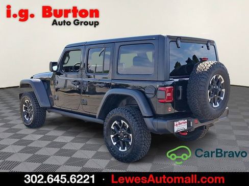 Used 2025 Jeep Wrangler Unlimited Rubicon AWD/4WD image 4