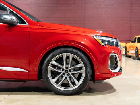 Used 2025 Audi SQ7 Prestige w/ Prestige Package AWD/4WD image 11