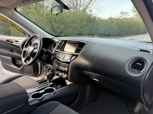 Used 2017 Nissan Pathfinder S image 23