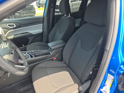 New 2025 Jeep Compass Sport image 12