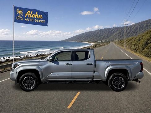 Used 2025 Toyota Tacoma TRD Sport AWD/4WD image 2