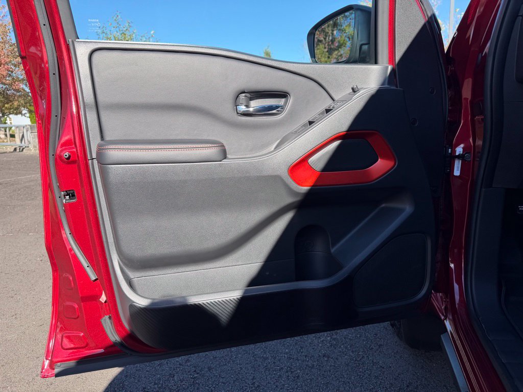 Used 2025 Nissan Frontier PRO-4X w/ Interior Protection Package AWD/4WD image 12