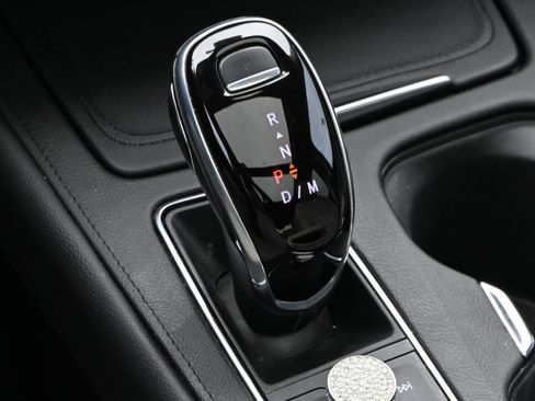 Used 2023 Cadillac XT4 Luxury w/ Cold Weather Package FWD image 21
