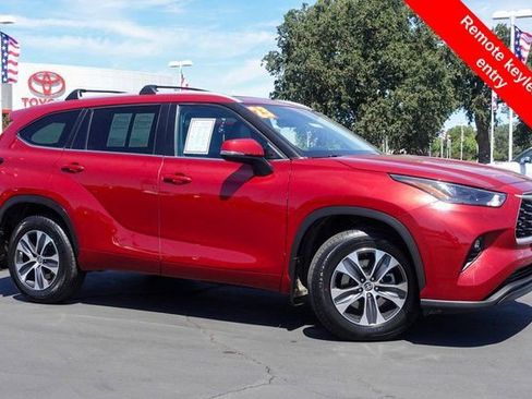 Certified 2023 Toyota Highlander XLE image 9