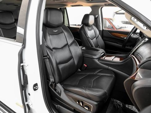 Used 2019 Cadillac Escalade ESV Premium Luxury RWD image 37