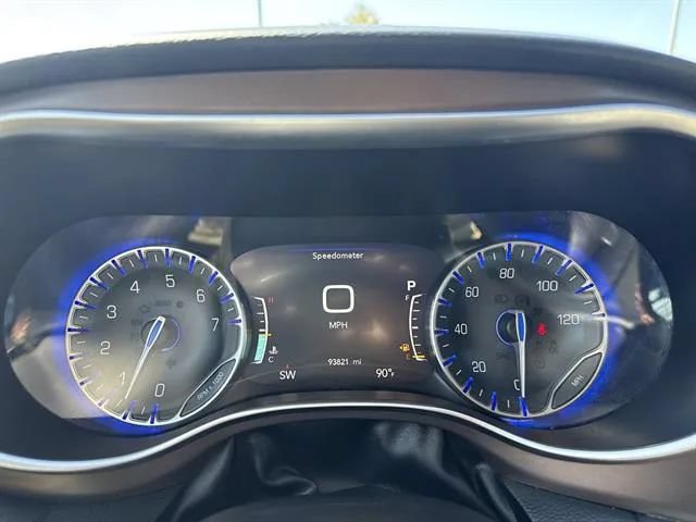 Used 2018 Chrysler Pacifica Touring-L Plus w/ Advanced Safetytec Group FWD image 10