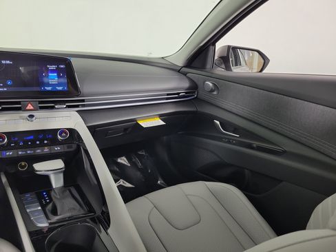 New 2025 Hyundai Elantra Limited w/ Cargo Package image 7