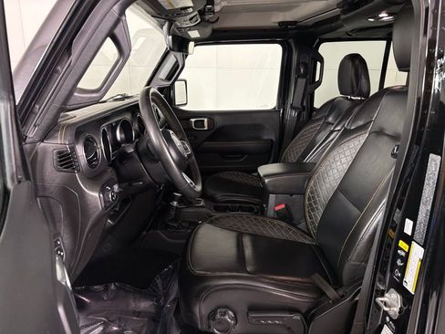Used 2023 Jeep Gladiator Overland image 15