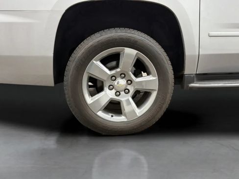 Used 2018 Chevrolet Suburban Premier RWD image 27