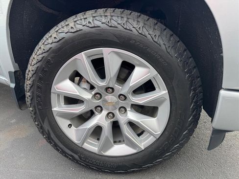 Used 2022 Chevrolet Silverado 1500 Custom image 2