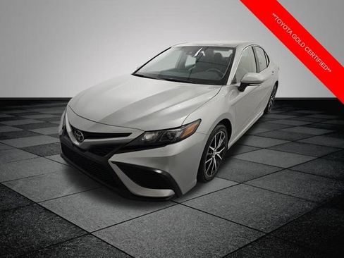 Used 2021 Toyota Camry SE w/ Cold Weather Package AWD/4WD image 3