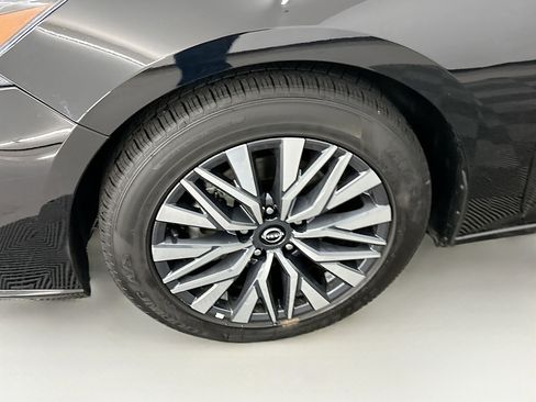 Used 2025 Nissan Altima 2.5 SV image 11