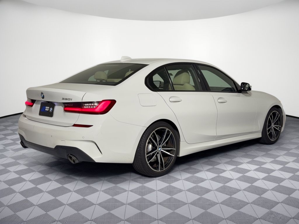 Used 2021 BMW 330i Sedan w/ M Sport Package RWD image 9