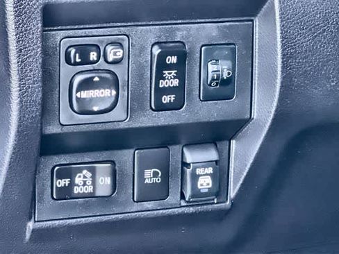 Used 2020 Toyota Tundra Platinum image 29
