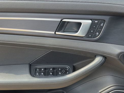 Used 2022 Porsche Panamera 4 Platinum Edition image 30