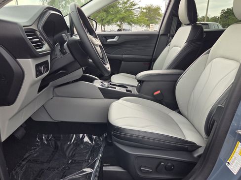 Used 2026 Ford Escape Platinum w/ Premium Technology Package AWD/4WD image 10