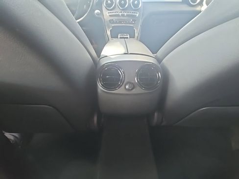 Used 2019 Mercedes-Benz GLC 350e 4MATIC image 32