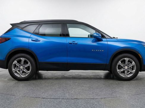 Used 2025 Chevrolet Blazer LT image 11