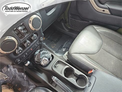Used 2016 Jeep Wrangler Unlimited Sahara AWD/4WD image 26