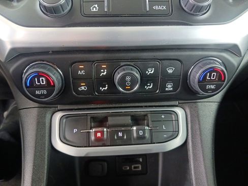 Used 2023 GMC Acadia SLT image 18