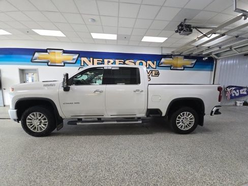 Used 2022 Chevrolet Silverado 2500 High Country w/ Z71 Off-Road Package image 4