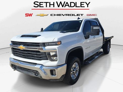 Used 2024 Chevrolet Silverado 2500 LT w/ Convenience Package AWD/4WD image 3