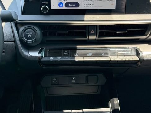 Used 2025 Toyota Prius LE FWD image 18