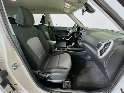 Used 2025 Kia Soul LX w/ LX Technology Package image 29