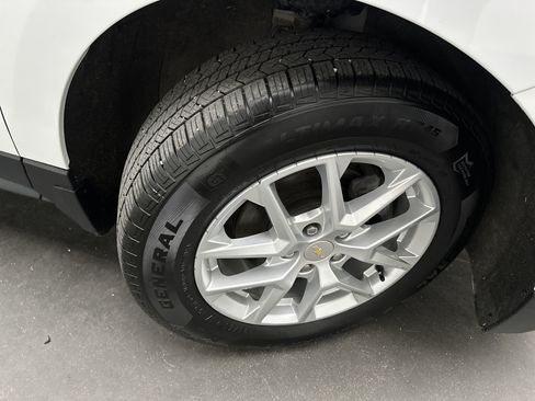 Used 2023 Chevrolet Equinox LT w/ LPO, Floor Liner Package AWD/4WD image 16