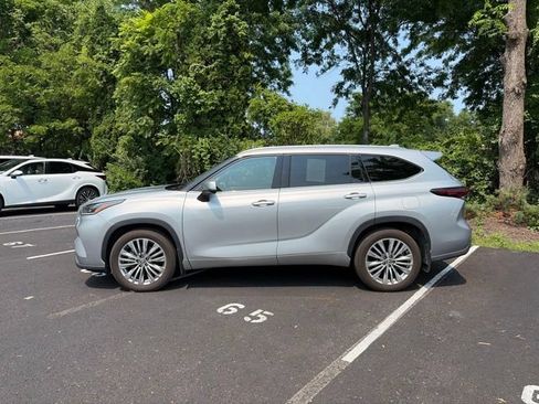 Used 2024 Toyota Highlander Platinum AWD/4WD image 8