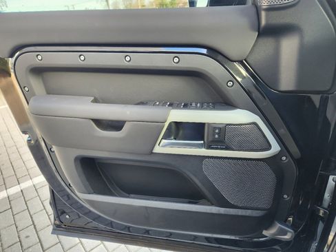 Used 2024 Land Rover Defender 110 S image 14