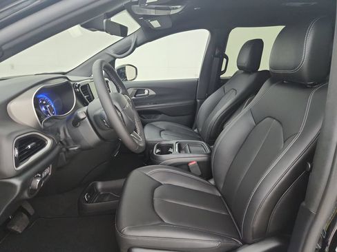 New 2027 Chrysler Pacifica LX FWD image 18
