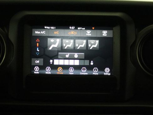 Used 2023 Jeep Gladiator Sport AWD/4WD image 21