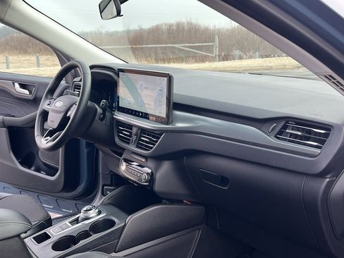 Used 2023 Ford Escape SE w/ Class II Trailer Tow Package image 28