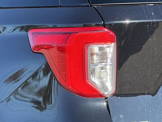 Used 2023 Ford Explorer XLT w/ Equipment Group 202A AWD/4WD image 32