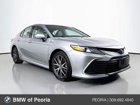 Used 2022 Toyota Camry XLE image 1