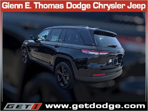 Certified 2025 Jeep Grand Cherokee Altitude AWD/4WD image 9