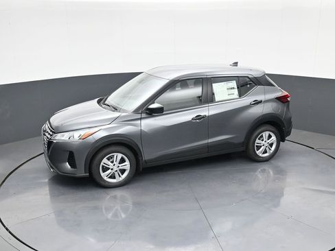 New 2025 Nissan Kicks Play S image 27