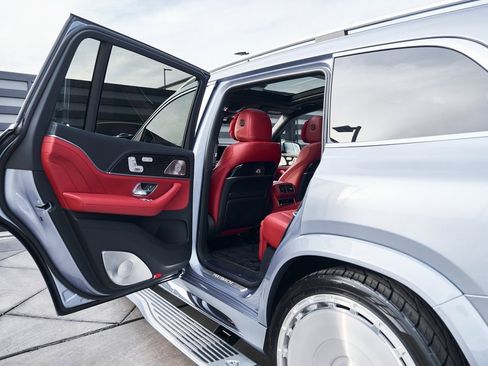 Used 2026 Mercedes-Benz Maybach GLS 600 4MATIC image 34