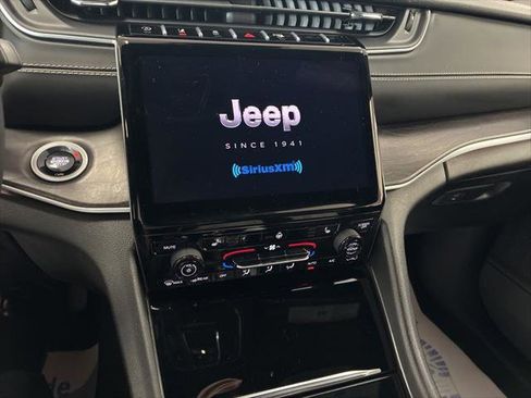 Certified 2024 Jeep Grand Cherokee Limited AWD/4WD image 22