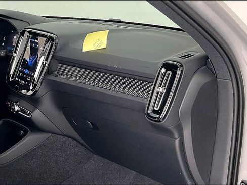 Certified 2025 Volvo XC40 B5 Plus image 22