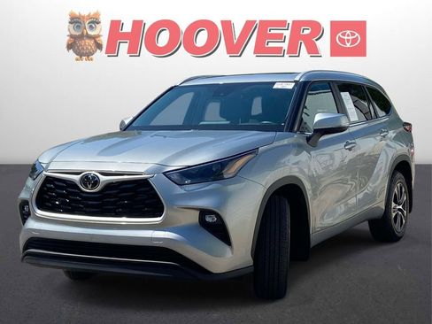 Used 2025 Toyota Highlander XLE AWD/4WD image 6