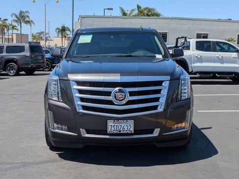 Used 2015 Cadillac Escalade Luxury AWD/4WD image 2