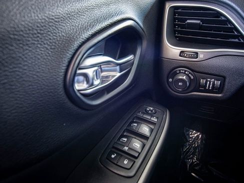 Used 2019 Jeep Cherokee Latitude Plus image 28