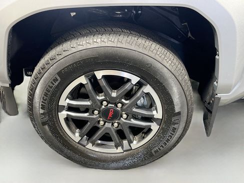 Used 2025 Toyota Tacoma TRD Sport w/ TRD Sport Upgrade Package RWD image 13