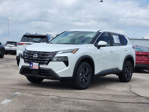 New 2026 Nissan Rogue SV FWD image 2