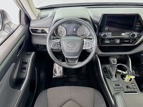 Certified 2024 Toyota Highlander LE image 18