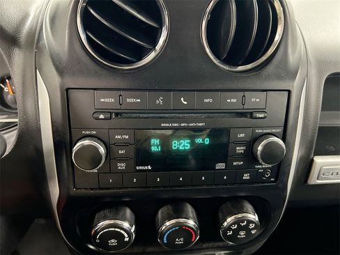 Used 2016 Jeep Compass Latitude image 14