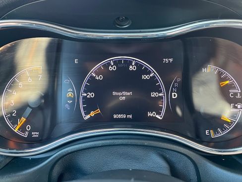 Used 2020 Jeep Grand Cherokee Laredo image 11